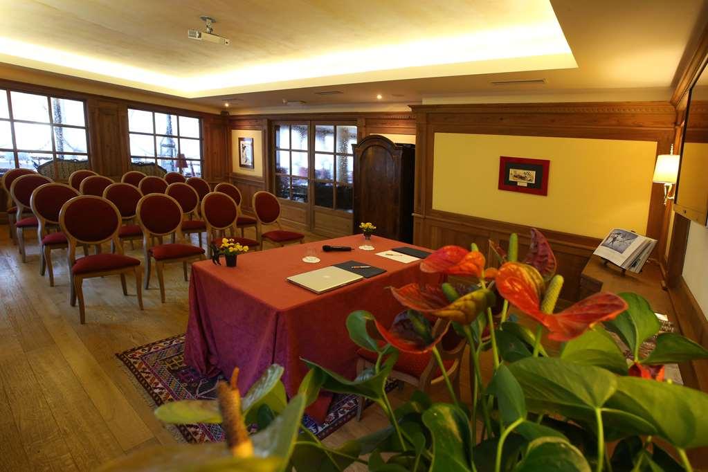 Alpen Suite Hotel Мадонна-ди-Кампильо Удобства фото