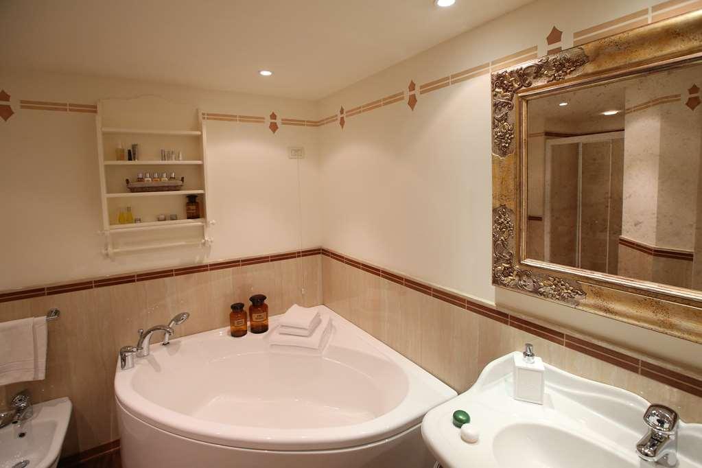 Alpen Suite Hotel Мадонна-ди-Кампильо Номер фото