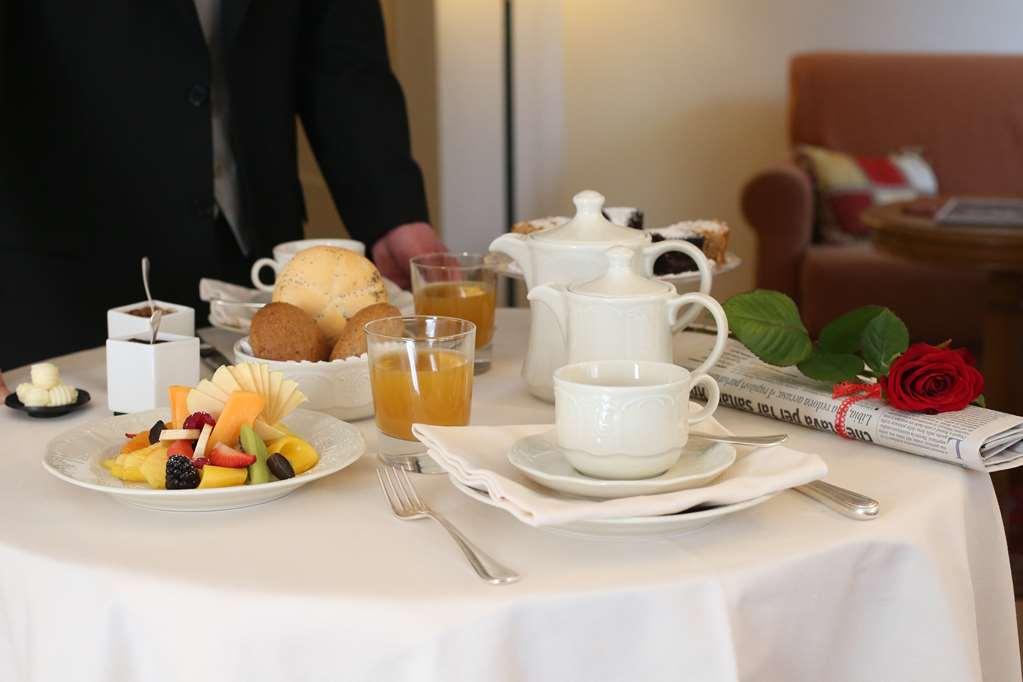 Alpen Suite Hotel Мадонна-ди-Кампильо Ресторан фото