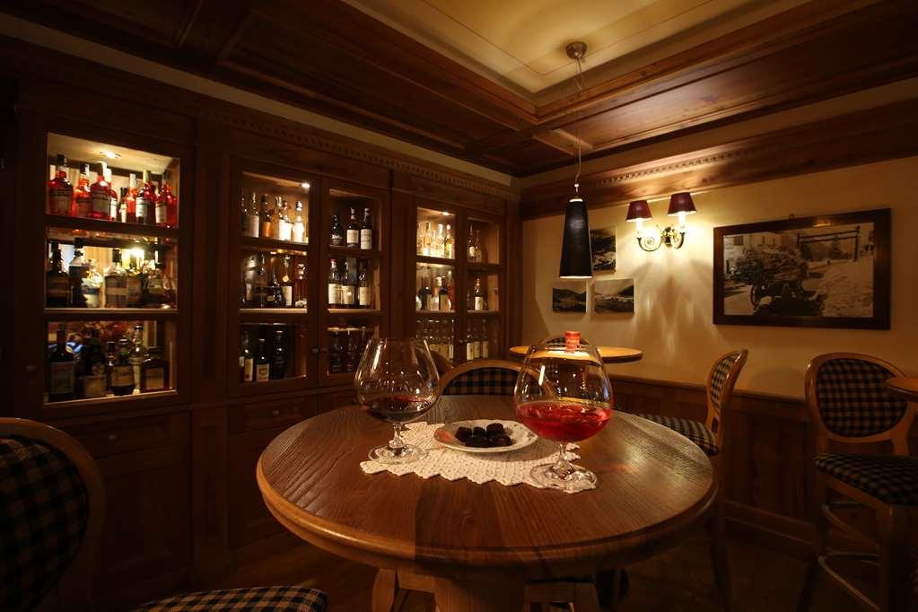 Alpen Suite Hotel Мадонна-ди-Кампильо Ресторан фото