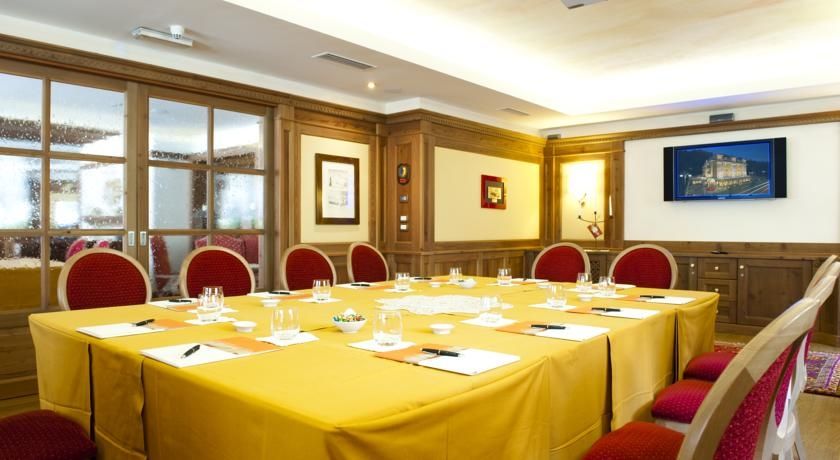 Alpen Suite Hotel Мадонна-ди-Кампильо Экстерьер фото