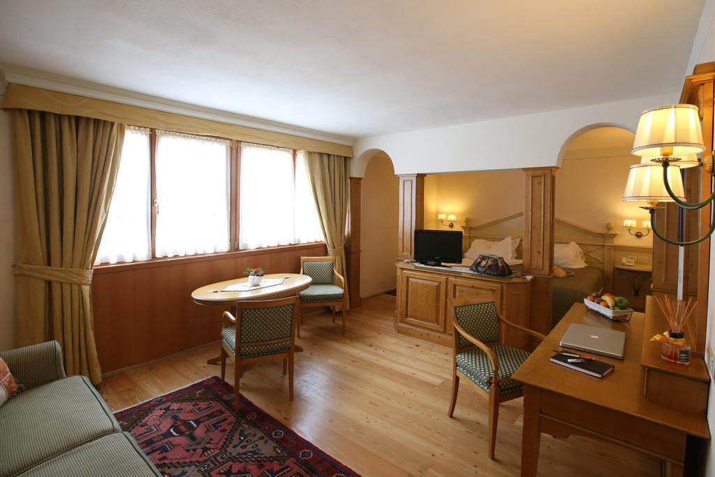 Alpen Suite Hotel Мадонна-ди-Кампильо Экстерьер фото