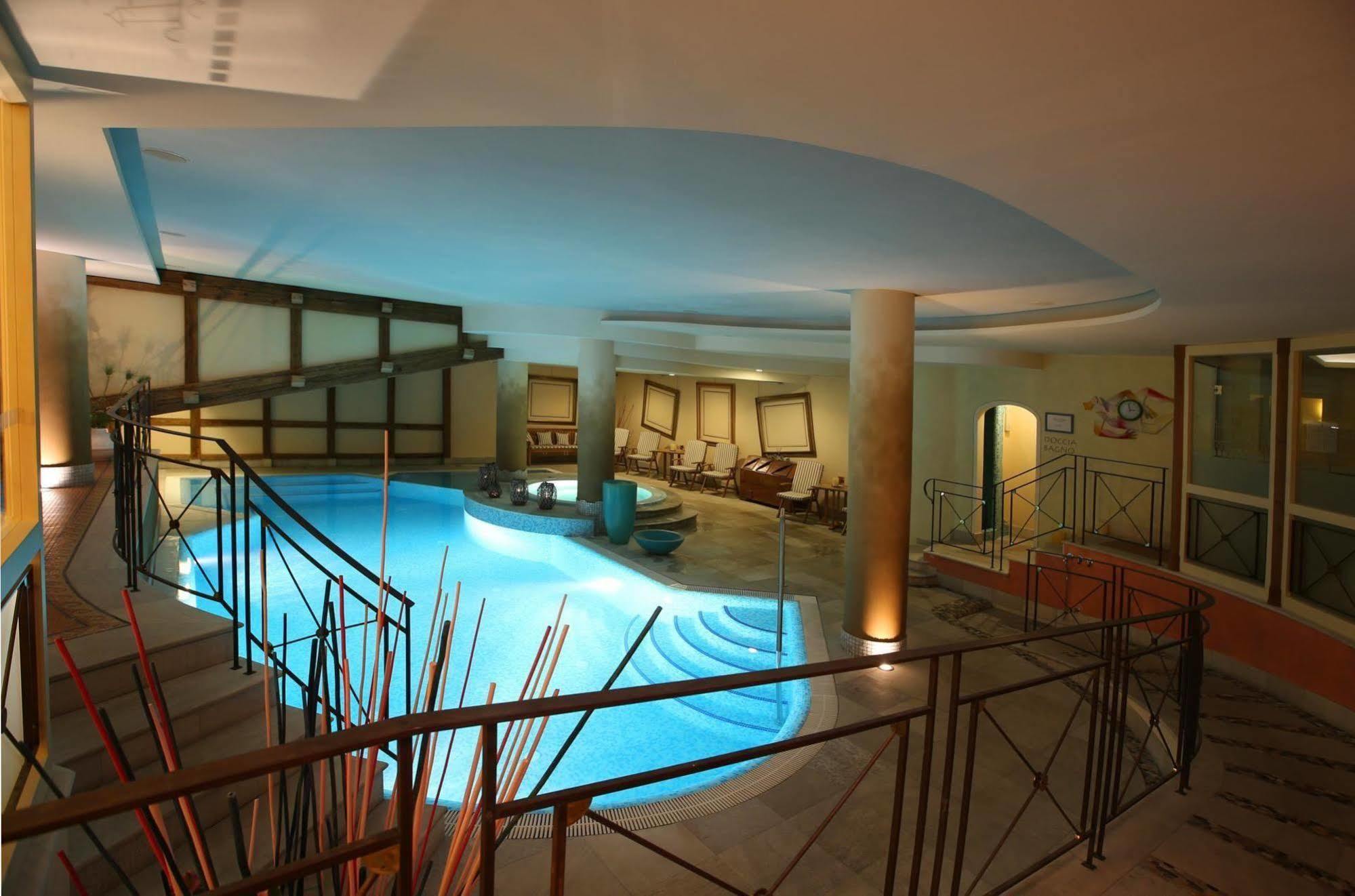 Alpen Suite Hotel Мадонна-ди-Кампильо Экстерьер фото