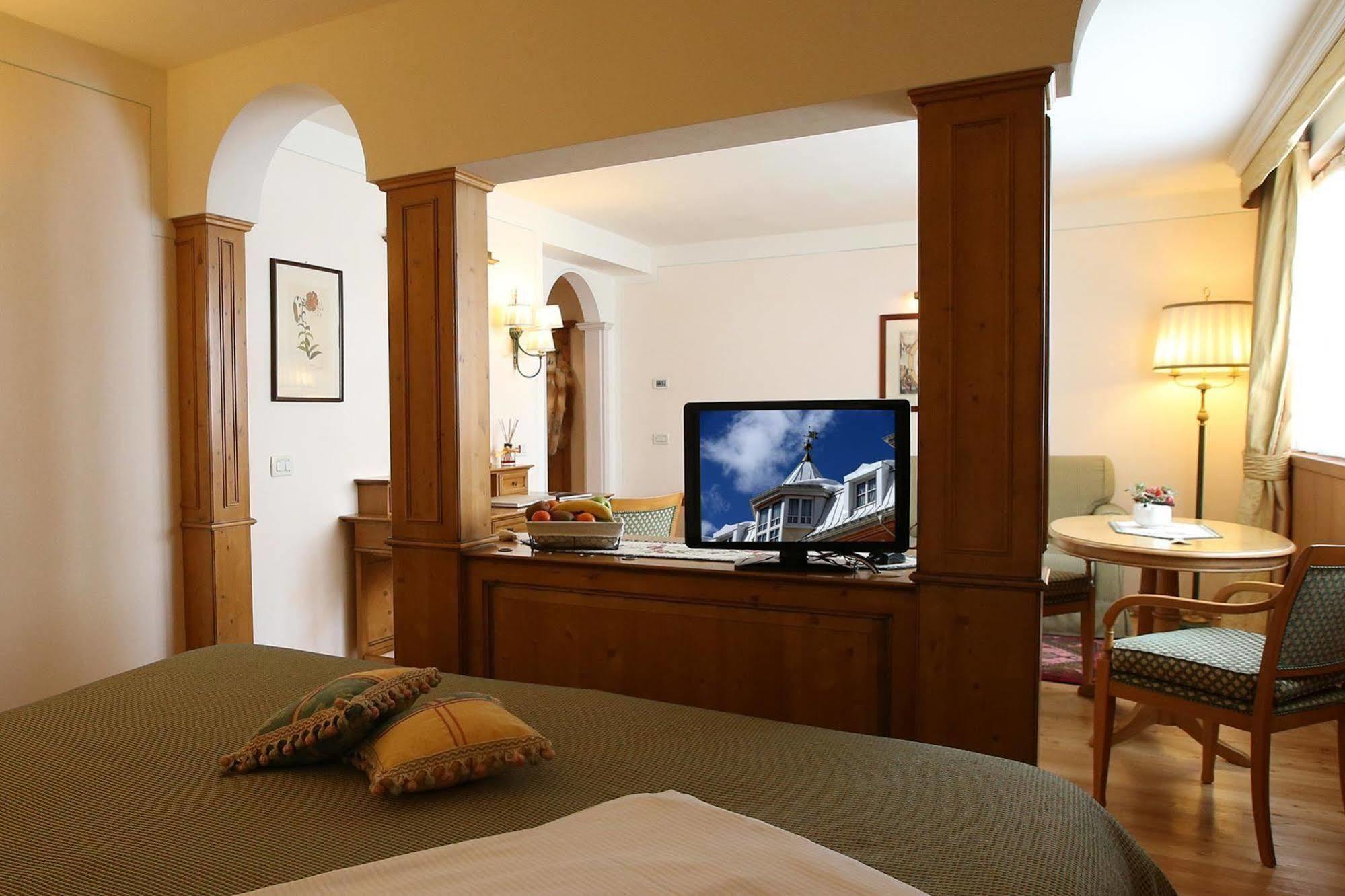 Alpen Suite Hotel Мадонна-ди-Кампильо Экстерьер фото